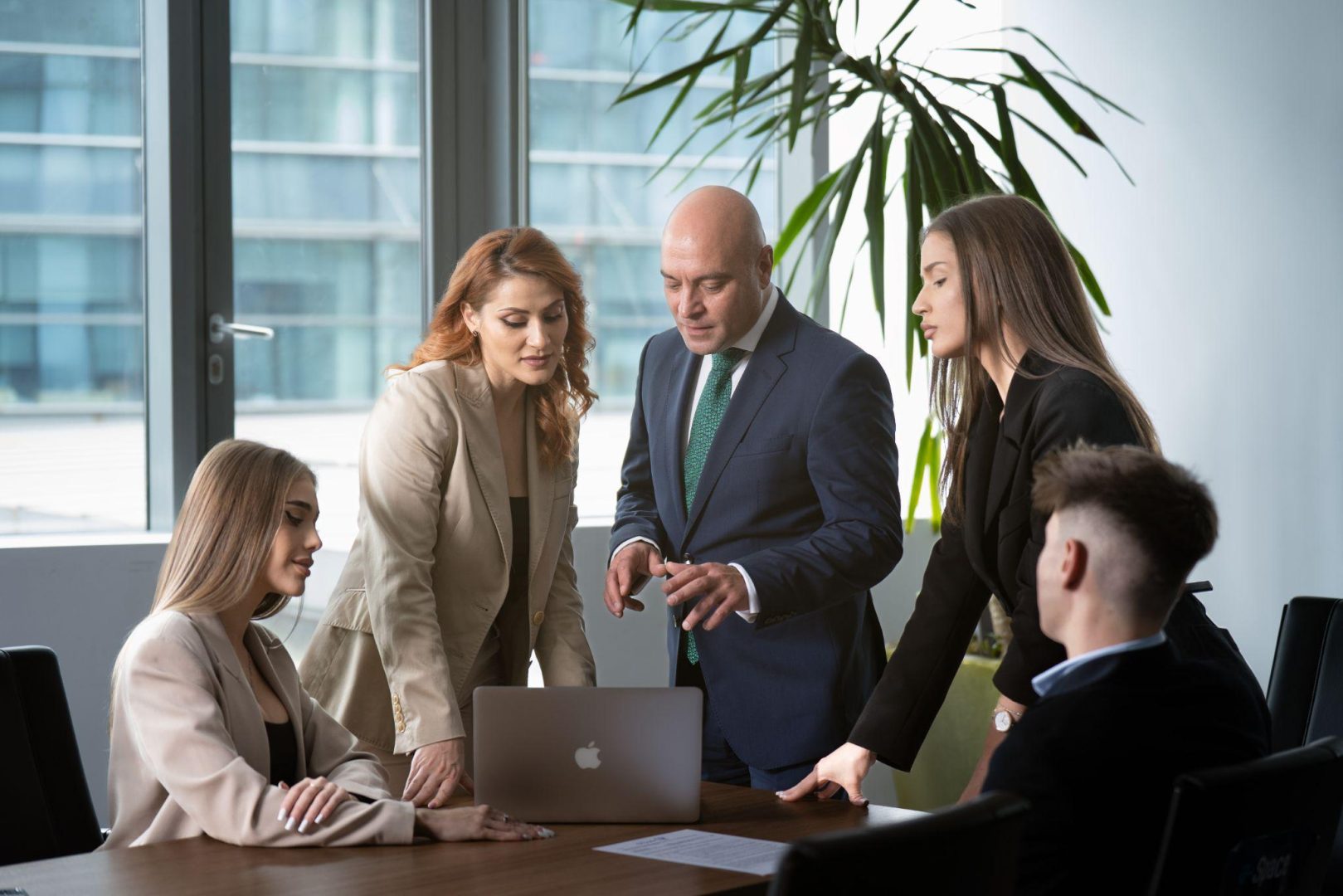 Refinanțare credite ipotecare în lei vs euro: ce variantă este mai sigură